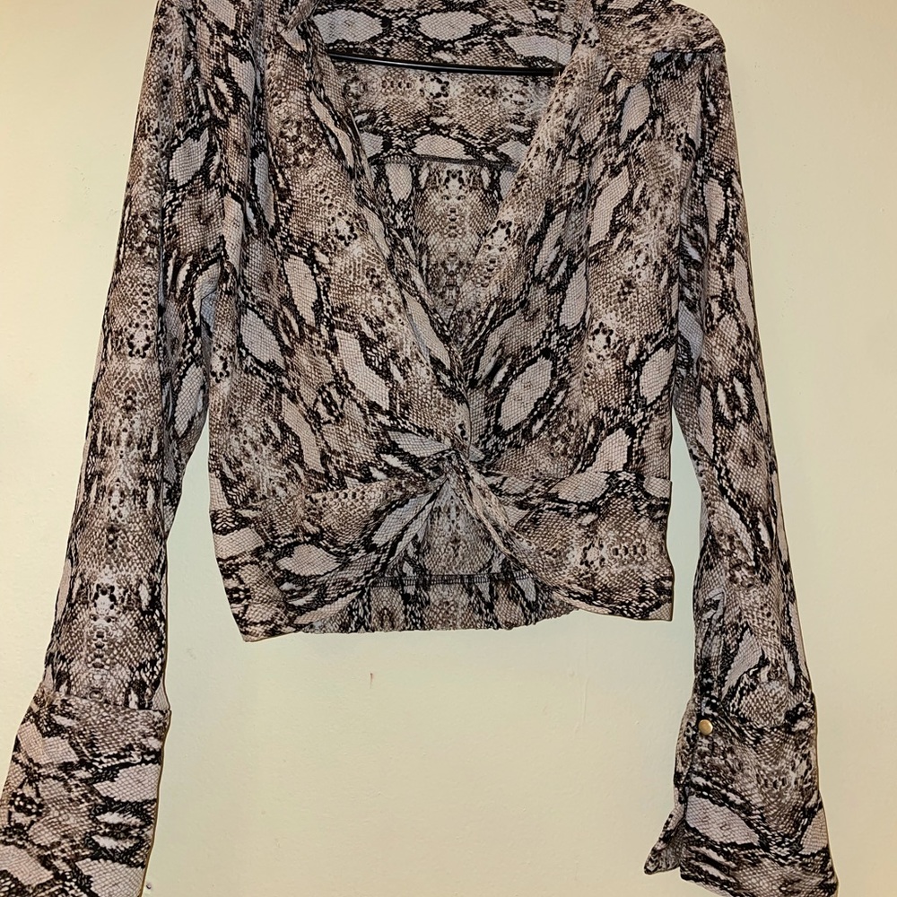 windsor Snake skin Medium shirt.
